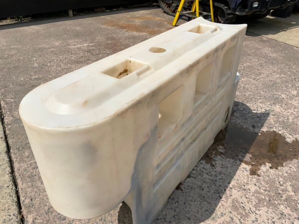 2.0mts x 1.0mts PLASTIC SAFETY BOLLARDS.....2834. 357769383