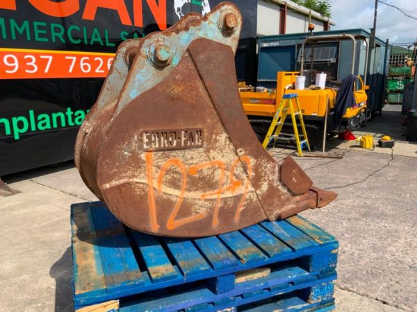 24" EUROFAB DIGGING BUCKET.....65mm PINS....1279t. 357786825