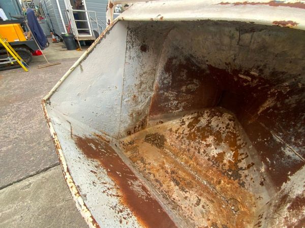 1000lts CONQUIP CONCRETE SKIP......1564k. 357885051