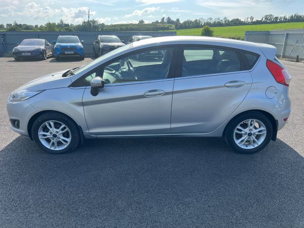 2015 (152) Ford Fiesta Zetec 1.25 Petrol 357883366
