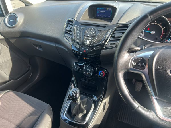 2015 (152) Ford Fiesta Zetec 1.25 Petrol 357883386