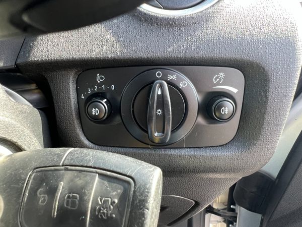 2015 (152) Ford Fiesta Zetec 1.25 Petrol 357883383