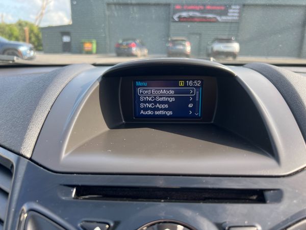 2015 (152) Ford Fiesta Zetec 1.25 Petrol 357883395