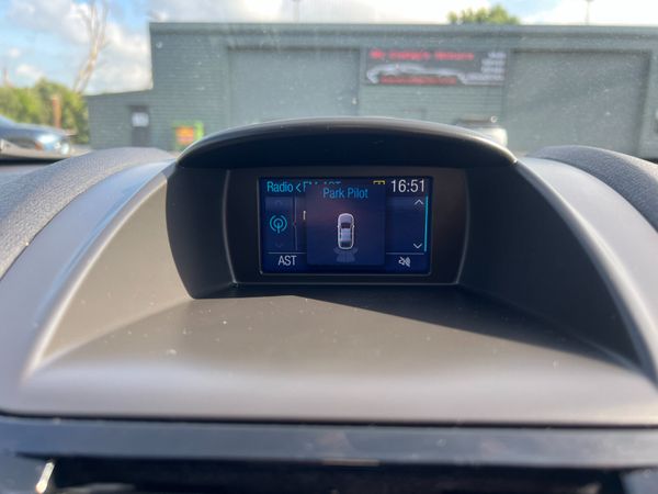 2015 (152) Ford Fiesta Zetec 1.25 Petrol 357883393