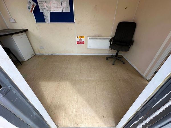 20 X 8 site office , double room , kitchen ....65 357909124
