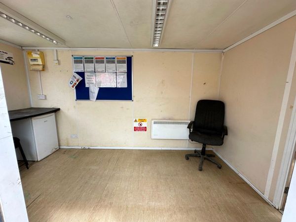 20 X 8 site office , double room , kitchen ....65 357909125