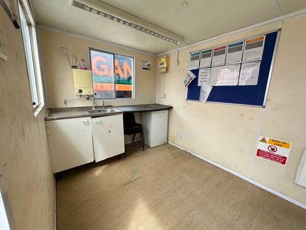 20 X 8 site office , double room , kitchen ....65 357909126