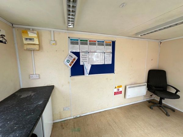 20 X 8 site office , double room , kitchen ....65 357909128