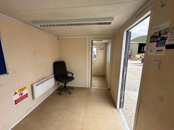20 X 8 site office , double room , kitchen ....65 357909129