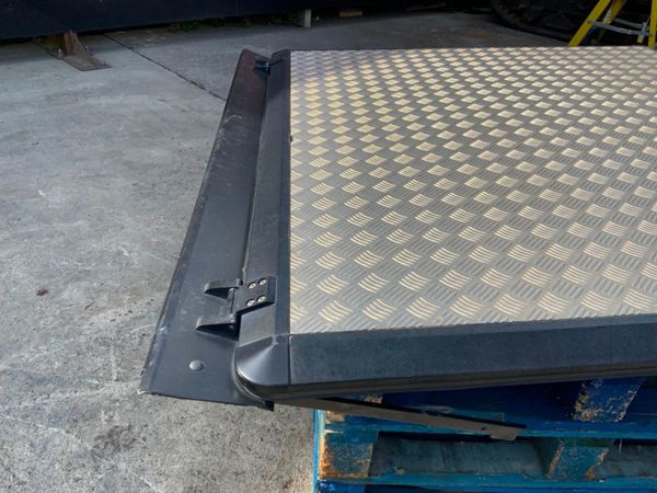 TOYOTA HILUX MOUNTAIN TOP LOAD COVER......441. 357902072