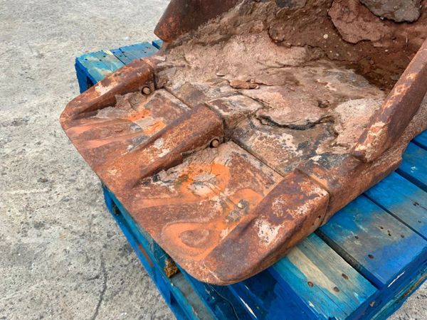 24" STRICKLAND  BUCKET.......65mm PINS...1198t. 357910856