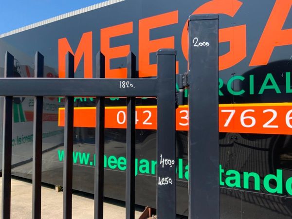 UNUSED 4.0mts ENTRANCE GATES & POSTS...3394. 358013070