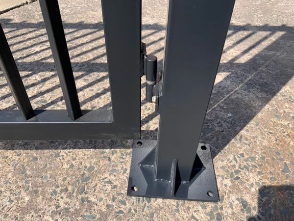 UNUSED 4.0mts ENTRANCE GATES & POSTS...3394. 358013071