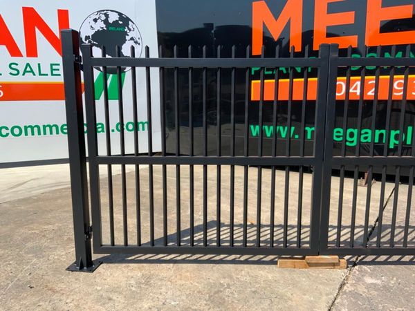 UNUSED 4.0mts ENTRANCE GATES & POSTS...3394. 358013081