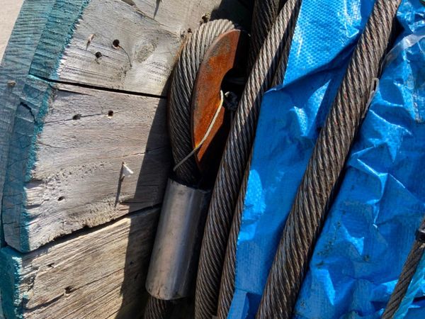 28mm WIRE ROPE.......410mts LONG.......4052 358021280
