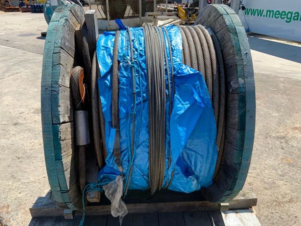 28mm WIRE ROPE.......410mts LONG.......4052 358021281