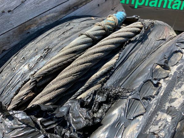 581mts x 28mm WOVEN WIRE ROPE........3960. 358036984