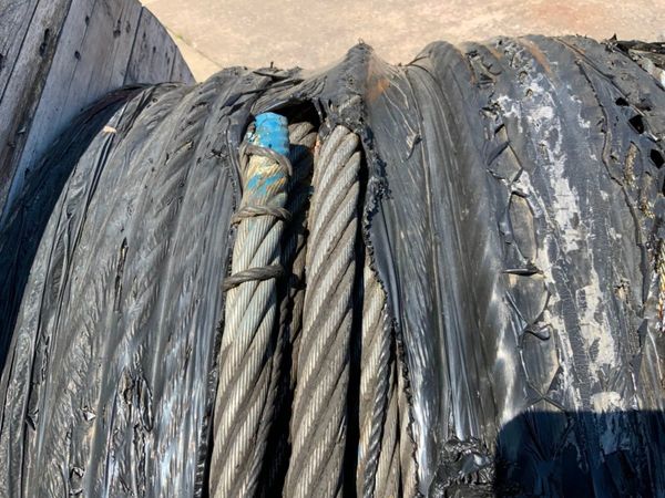 581mts x 28mm WOVEN WIRE ROPE........3960. 358036985