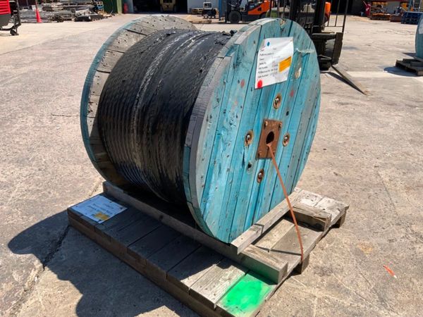 581mts x 28mm WOVEN WIRE ROPE........3960. 358036982