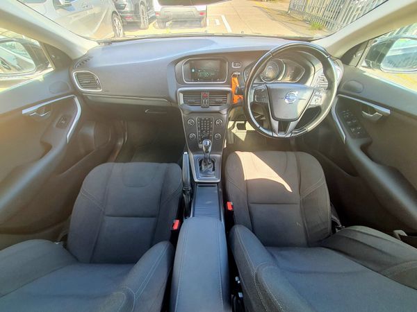 2015 Volvo V40 | T4 Sporty Hatchback 358038696