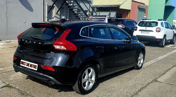 2015 Volvo V40 | T4 Sporty Hatchback 358038692