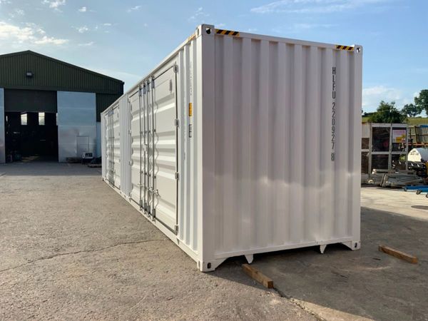 40ft HI CUBE, SIDE DOOR STORAGE CONTAINER....4017. 358099026