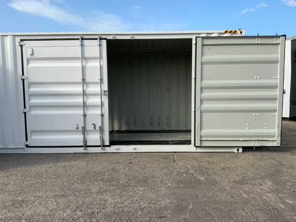 40ft HI CUBE, SIDE DOOR STORAGE CONTAINER....4017. 358099044