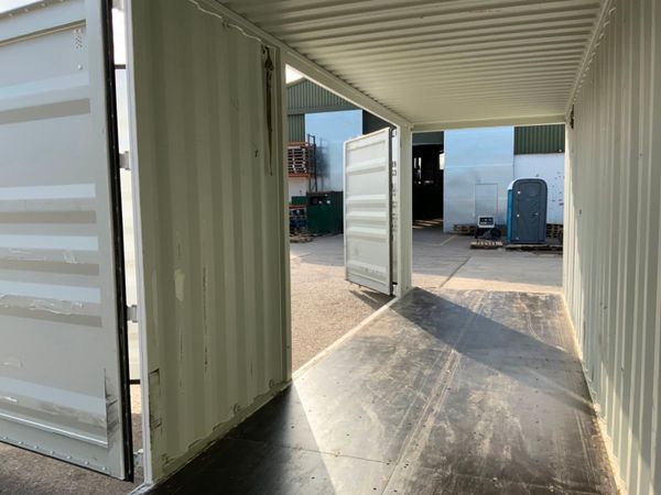 40ft HI CUBE, SIDE DOOR STORAGE CONTAINER....4017. 358099048