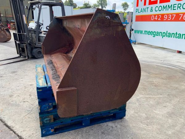 94" BOBCAT FRONT LOADING  BUCKET.......1137t. 358099096