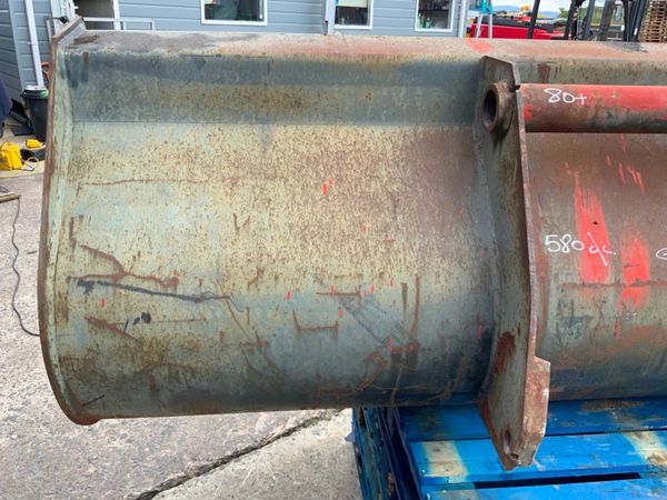 94" BOBCAT FRONT LOADING  BUCKET.......1137t. 358099104