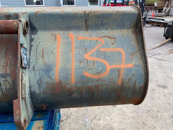 94" BOBCAT FRONT LOADING  BUCKET.......1137t. 358099105