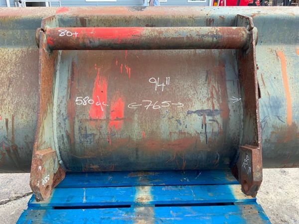 94" BOBCAT FRONT LOADING  BUCKET.......1137t. 358099107