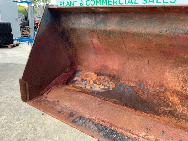 94" BOBCAT FRONT LOADING  BUCKET.......1137t. 358099100