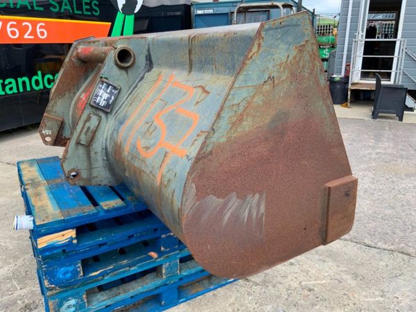 94" BOBCAT FRONT LOADING  BUCKET.......1137t. 358099102
