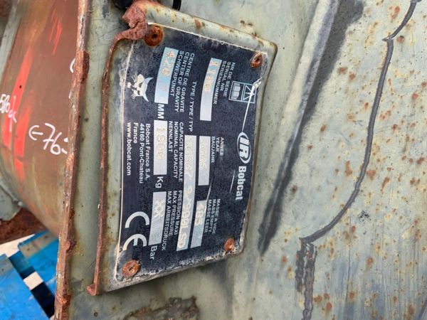 94" BOBCAT FRONT LOADING  BUCKET.......1137t. 358099103