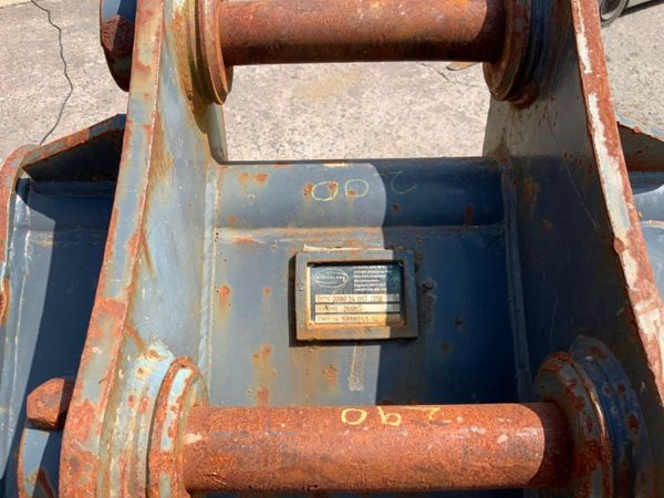 24" STRICKLAND BUCKET........45mm PINS.......1278 358112440