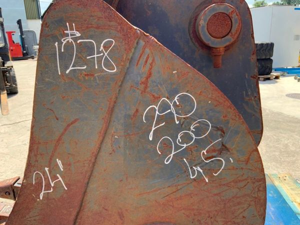 24" STRICKLAND BUCKET........45mm PINS.......1278 358112443