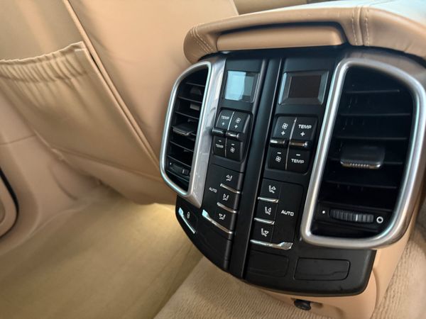 Porsche Cayenne 2015 only 98,000kms 358125731