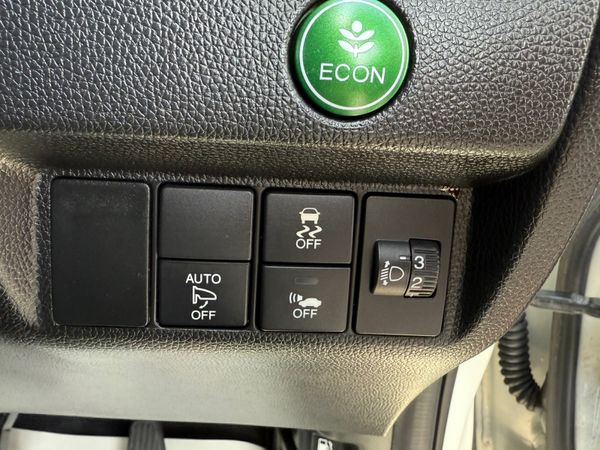2015 Honda Fit 1.5 Hybrid Automotic Low Miles 45K 358184320