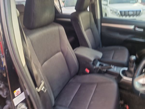 Toyota Hilux 2.4 D4D SR5 With Extras 358340026