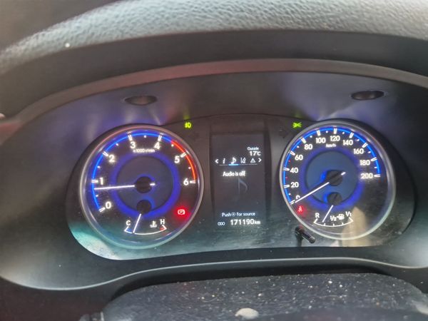 Toyota Hilux 2.4 D4D SR5 With Extras 358340127
