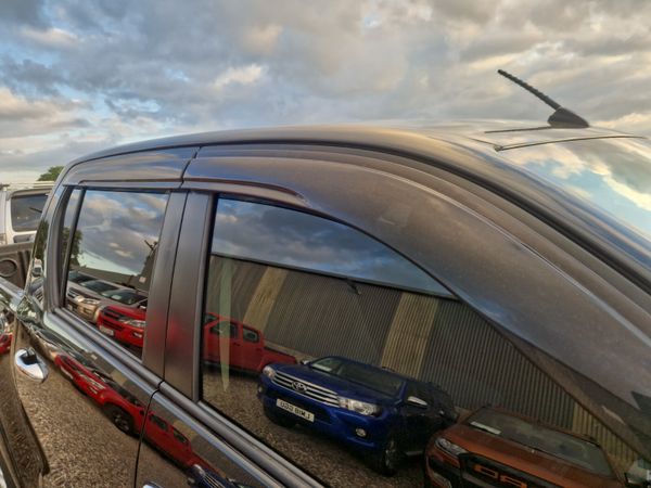 Toyota Hilux 2.4 D4D SR5 With Extras 358340173