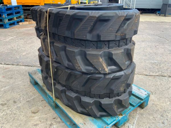 UNUSED 400 x 72.5 x 76 RUBBER TRACKS........4072. 358384115