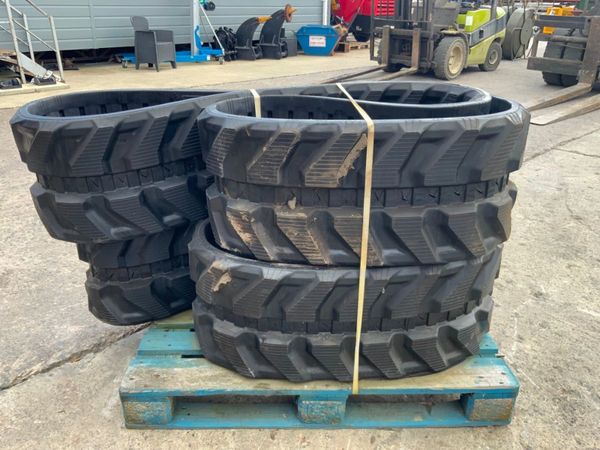 UNUSED 400 x 72.5 x 76 RUBBER TRACKS........4072. 358384116