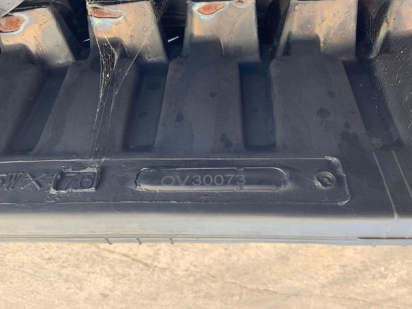 UNUSED 400 x 72.5 x 76 RUBBER TRACKS........4072. 358384110
