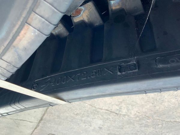UNUSED 400 x 72.5 x 76 RUBBER TRACKS........4072. 358384111
