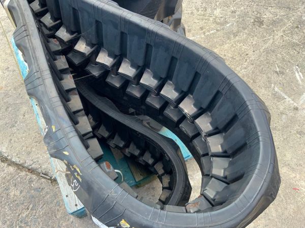 UNUSED 400 x 72.5 x 76 RUBBER TRACKS........4072. 358384120