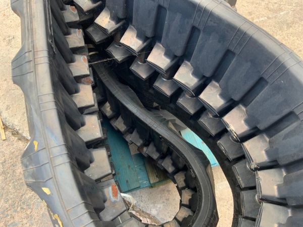 UNUSED 400 x 72.5 x 76 RUBBER TRACKS........4072. 358384121