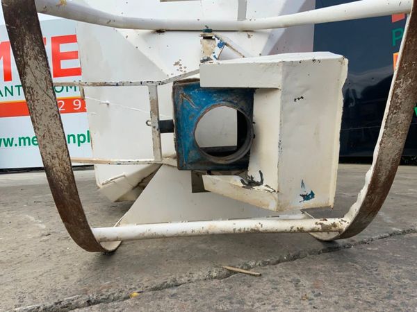 CONQUIP 2000Lts CONCRETE COLUMN FILL SKIP.......3 358419084