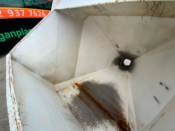 CONQUIP 2000Lts CONCRETE COLUMN FILL SKIP.......3 358419081